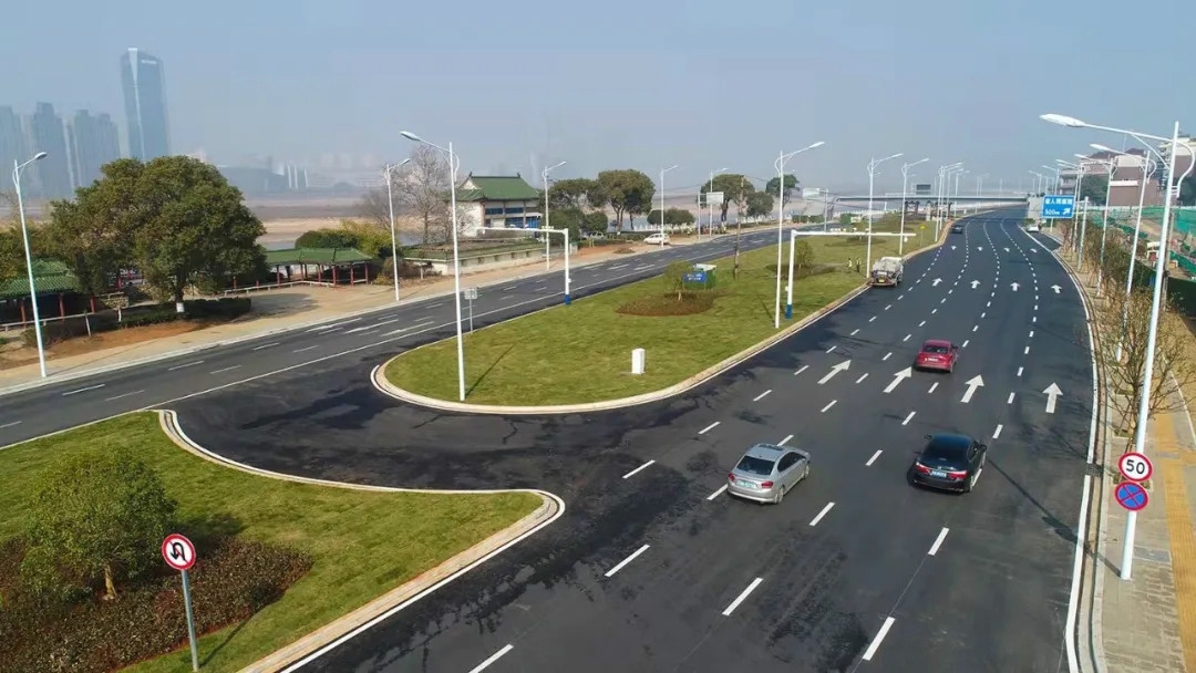 “不堵车了，，通过时间至少缩短了三分之二” 沿江中北大道提升刷新（一期）工程主线通车利便市民出行