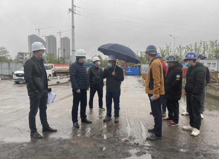 章勇赴青山湖西岸片区基础设施建设工程及丹霞路蹊径及综合管廊工程视察