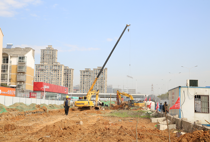 副总司理罗辉实地调理昌南大道（生米大桥-昌东大道）快速路刷新工程